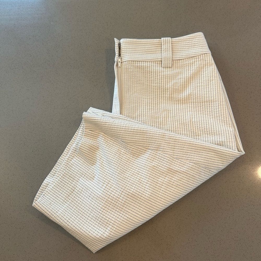 Elie Tahari White & Blue Striped Capri Women's Pants size 8